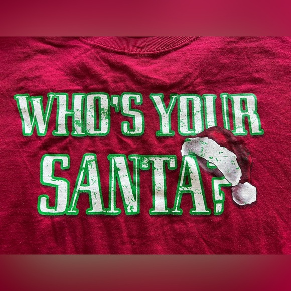 Size large Jerzees red Tshirt-“who’s your santa”🎅🏻🤶🏻 - Picture 2 of 3